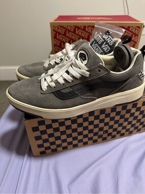 Vans Men’s Gray Suede Low-Top Sneakers with Black Wave